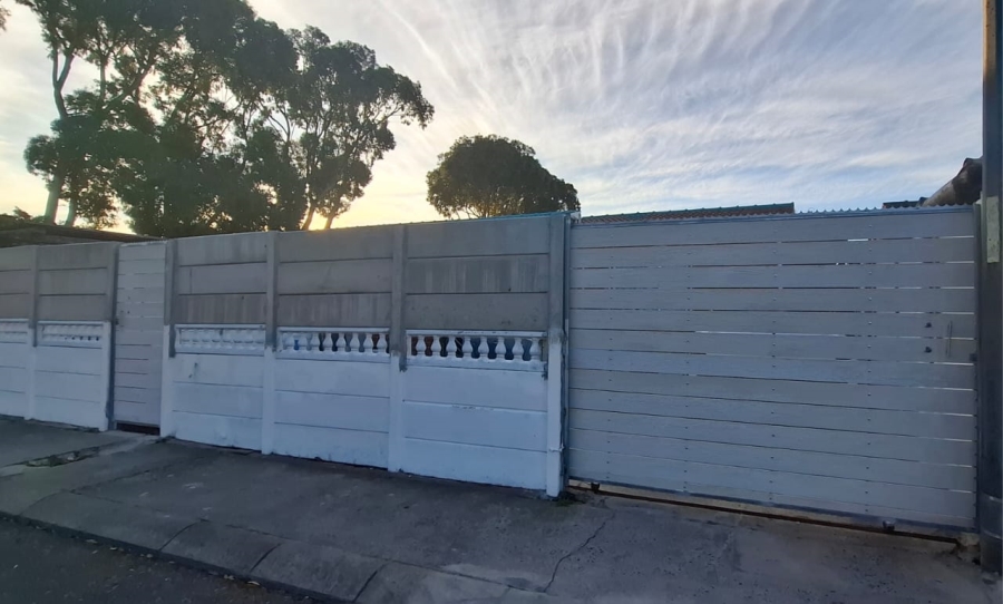 3 Bedroom Property for Sale in Lentegeur Western Cape